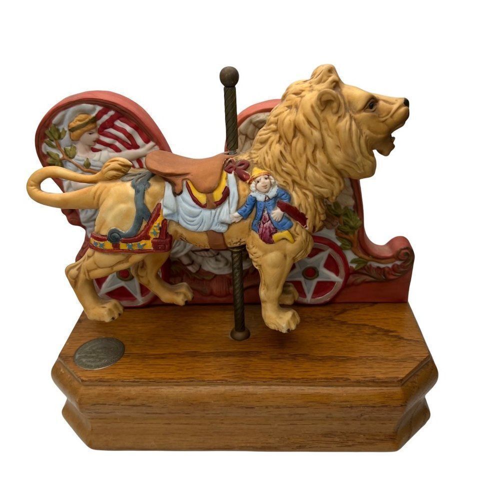 WILLITTS DESIGN DENTZEL LION W/CHARIOT MUSIC BOX TOBIN FRALEY MERRY WIDOW WALTZ